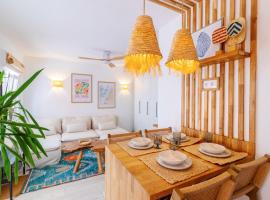 Casa Phoebe - NEW Renovated Burgau Apartment Sleeps 5 - Beach 1 min, hotel en Burgau