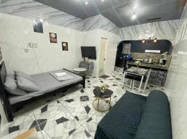 CASA Sapphira Transient House, hotel in Santo Tomas