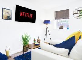 New Quiet Luxury 3BR House Sleeps 5, hotel in Peterborough