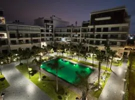 Luxurious 3 rooms apartment, Pools, Walk to Beach
