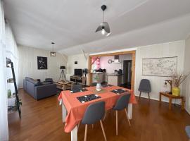 Relais des Arts, très spacieux et lumineux centre ville thouars โรงแรมในธูอาร์