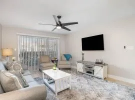 Serenity - Ground Floor Condo - Half Mile to Beach