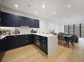 NEW! LUX 4BRTownhouse nr Notting Hill & Hyde Park, hotel in London