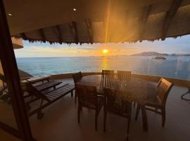 Palmetto 2-story Luxury condos, hotelli kohteessa Ixtapa