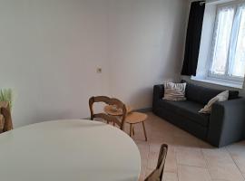 Maison confortable sur RN6, hotel in Armeau