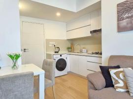 Nala Host- Sea Breeze 1BR apartment, logement avec cuisine &agrave; Hulhumal&eacute;