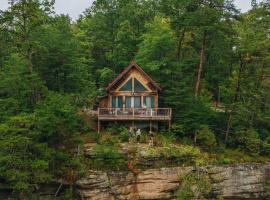 The Cliffside Cabin - Stunning Views in Red River Gorge, hotel in Rogers