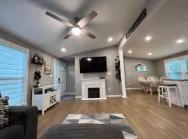 Beautiful 3 BR Near Town & Beach w King Bed