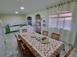 Super Confortável, WiFi Rápido, Garagem Coberta, 2 Banheiros, Suíte, 3 Quartos, Microondas, Cozinha Grande Completa, Mesa de Jantar Grande, Entrada Privativa, Perto do Shopping Pátio Matosinhos, 5 min do Centro Histórico