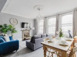 Elegant Fulham & Chelsea 3BD House - Sleeps 8 - Jacuzzi - Roof Terrace - Under New Management