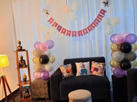 Cozy and Tranquil nest with wifi and homely care, vilă din Greater Noida