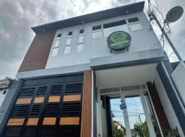 Tony's City Centered Budget Room