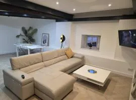 8Guests-3Bedroom-Tv-Penthouse