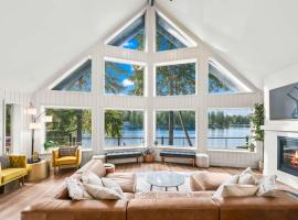 Lakefront Luxury Hot Tub Dock Canoe SUPs Firepits an Stunning Nature Views, hotel Grapeview-ban