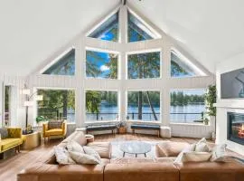 Lakefront Luxury Hot Tub Dock Canoe SUPs Firepits an Stunning Nature Views