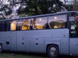 Unique et Insolite Bus Iliade โรงแรมในBourg