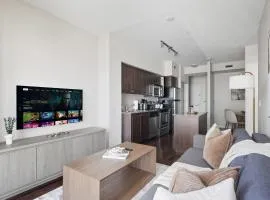 Modern Lakeside 1BR Condo in Downtown Toronto