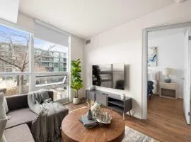 Stylish 1BR Condo Near Toronto Top Attractions