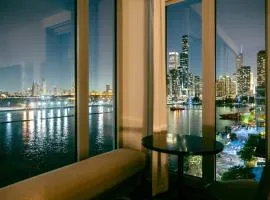 Sable At Navy Pier Chicago, Curio Collection By Hilton
