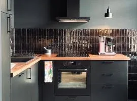 Atelier Noé NOIR - Kunstvoll Wohnen - Wunderbares Frühstück möglich - Ruhig und nah am Zentrum -