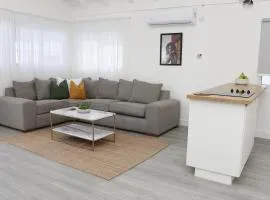 Eshae Living - 1 BR with breakfast & private pool