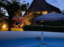 Altes Landhaus Oste, 3 Wohnungen mit Kamin, Pool, Strand & Meer