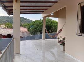 Casa c wifi, 2 Qts, 3 camas, ganchos p redes e estacionamento, koča v mestu Santar&eacute;m