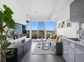 Bright 2BR Downtown Toronto Condo