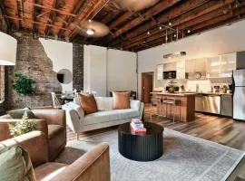 Soaring Designer Ceiling Condo near Market Square