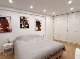 Maxwell Apartments Quarteira, hotel en Quarteira