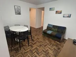 Apto com cozinha e lavanderia