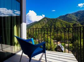 Emerald Borjomi Hotel、ボルジョミのホテル