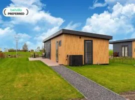 Holiday home in 't Groene Hart on the water