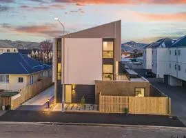 10min walk to Stadium - Modern 3BR with garage