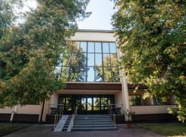 Санаторій Кришталевий Палац 4 корпус, hotel in Truskavets