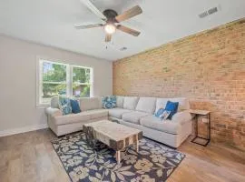 Modern 2 Bedroom Home with Fire Pit, Bikes