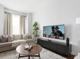Family-Friendly Modern 4-Bedroom Getaway in TO