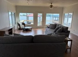 Island getaway 11 beds 4 bedrooms