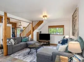 Cozy Lakefront Retreat