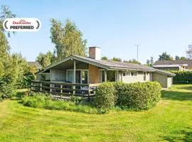 6 person holiday home in Glesborg-By Traum