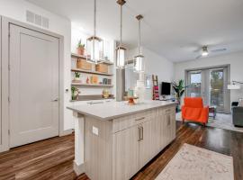 Luxury Downtown Apartment - Fast Wi-Fi - Desk Area，位于圣安东尼奥的酒店