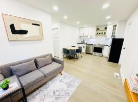 Modern 2BR Guest Suite with Kitchen, Free Parking, Fire Pit - 10 mins to SJC, hotel i San José