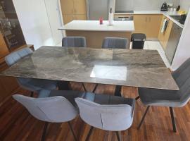 Hide out, pension in Gungahlin