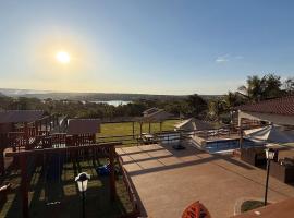 Chácara Incrível: Deck c/ Piscina, Hidro e Pesca, farm stay in Caldas Novas