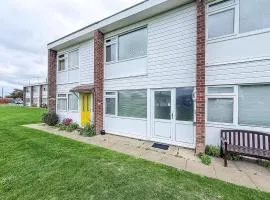 Homely Chalet To Hire In Scratby Nearby The Beach In Norfolk Ref 76166B