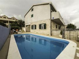 Family-friendly apartments with swimming pool Povlja, Brac - 24248, hotel di Povlja