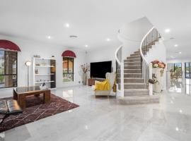 Serene 5BR Waterfront Escape - Prestige, hotel in Gold Coast