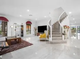 Serene 5BR Waterfront Escape - Prestige