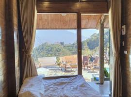 Păng Nhù homestay- Venuestay، كوخ في Bắc Yên