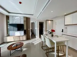 Bright Modern 2BR Condo Near Central with Pool, Gym & Mountain View
